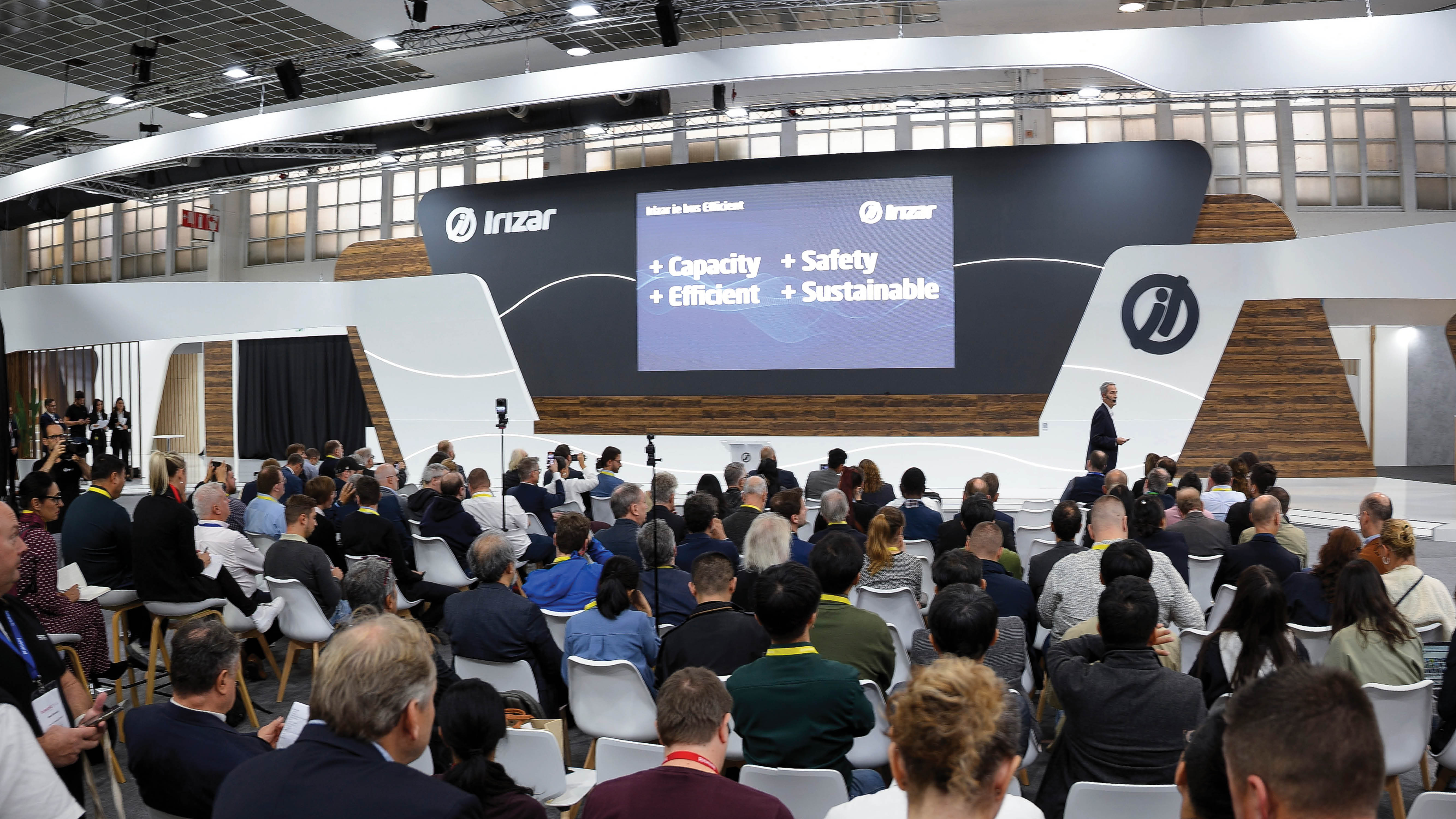 Irizar présente ses nouveaux véhicules à Busworld 2025