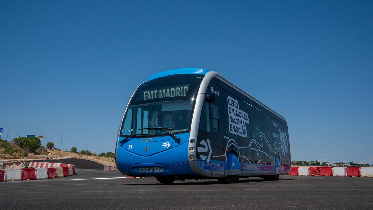 Los Irizar ie tram recorren el trazado del MADRING durante la presentación oficial del Gran Premio de Fórmula 1 en Madrid