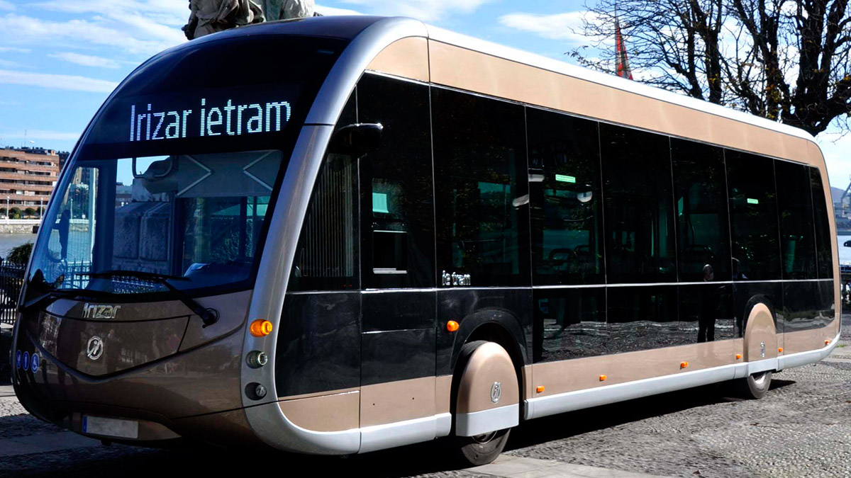 Bizkaibus réalise des essais avec l’autobus électrique Irizar ie tram à Portugalete