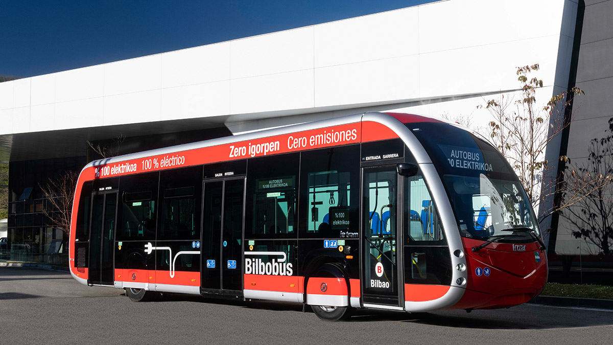 Bilbobus incorpora a su flota el primer autobús eléctrico del modelo Irizar ie tram 